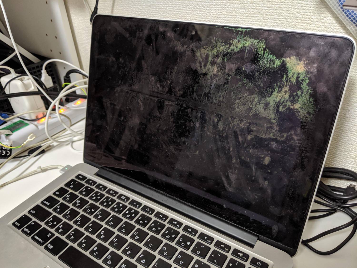 MacBook Proの液晶コーティング剥がれ